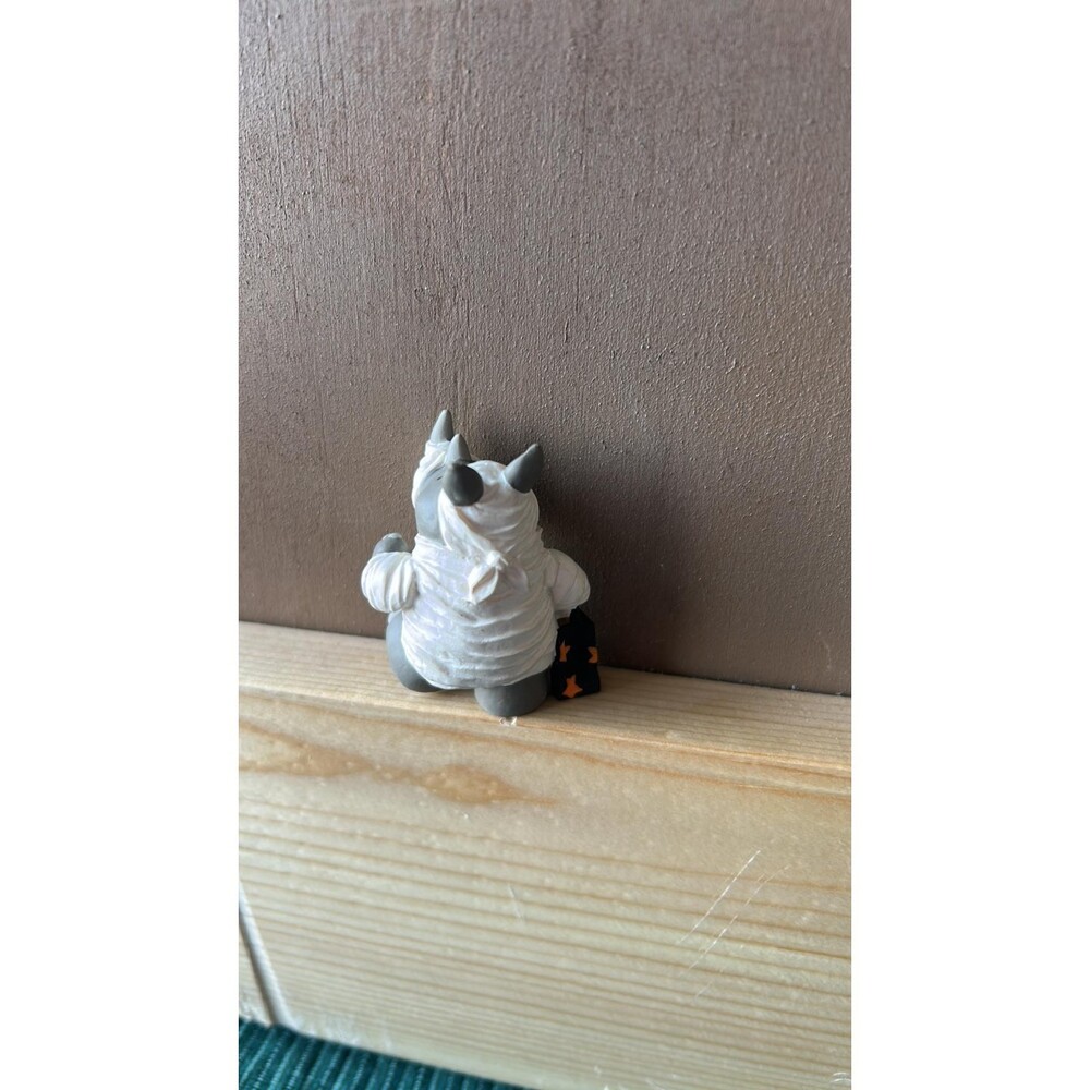 Hallmark MERRY MINIATURES Halloween Vintage RHINOCEROS MUMMY 1995 Mini FIGURINE - Picture 2 of 3